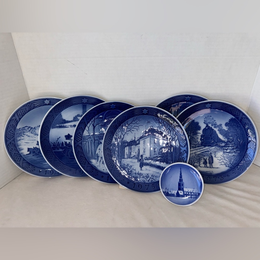 7 Royal Copenhagen Vintage Set Christmas Porcelain Blue White Collection Plates